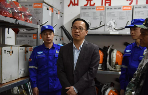 华关看望森林消防综合应急救援大队队员——应急管理局（拍摄）