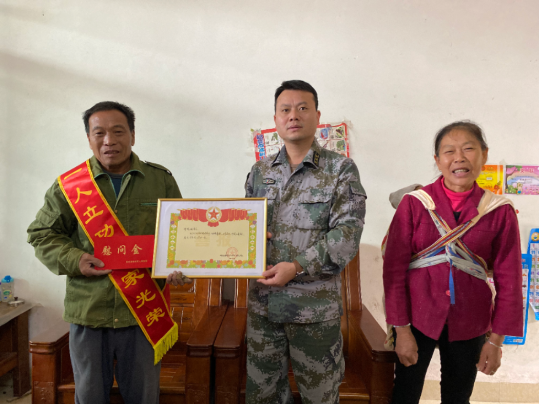 何晓城家属.jpg