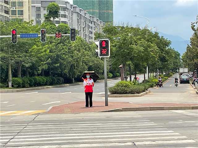 图六 交通劝导.jpg