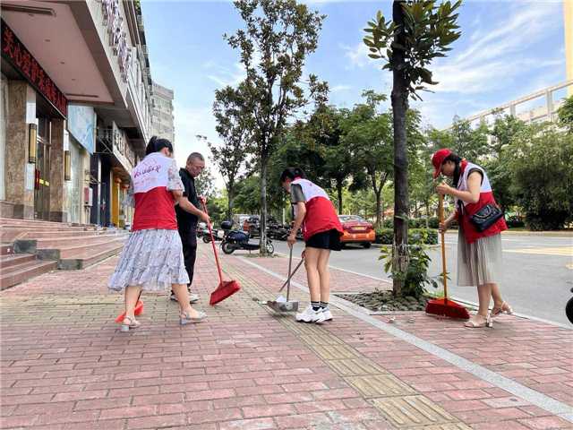 图三 众信花园商铺街清洁.jpg