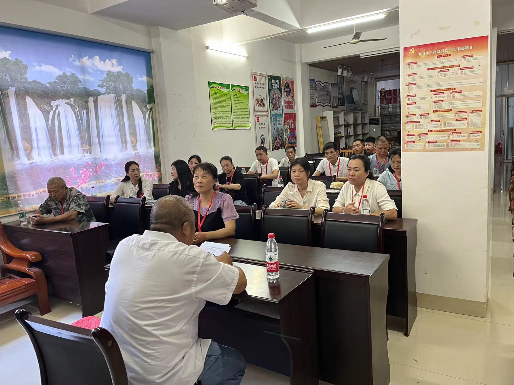 开展代表主题活动 落实民生事 (2).jpg