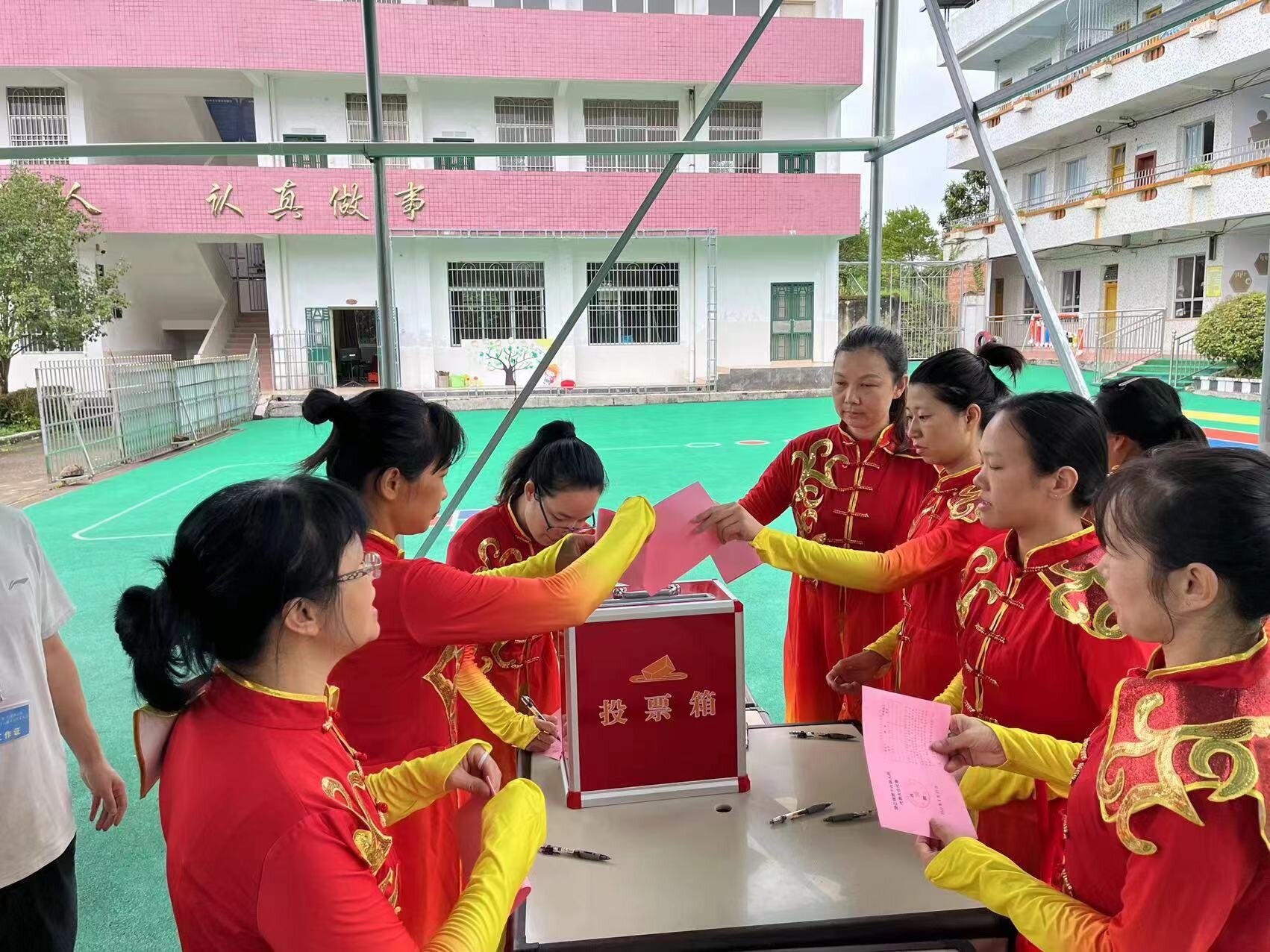澄江镇镇直机关居委会第一选区补选镇大人代表（拍摄者张莉萍）_proc.jpg