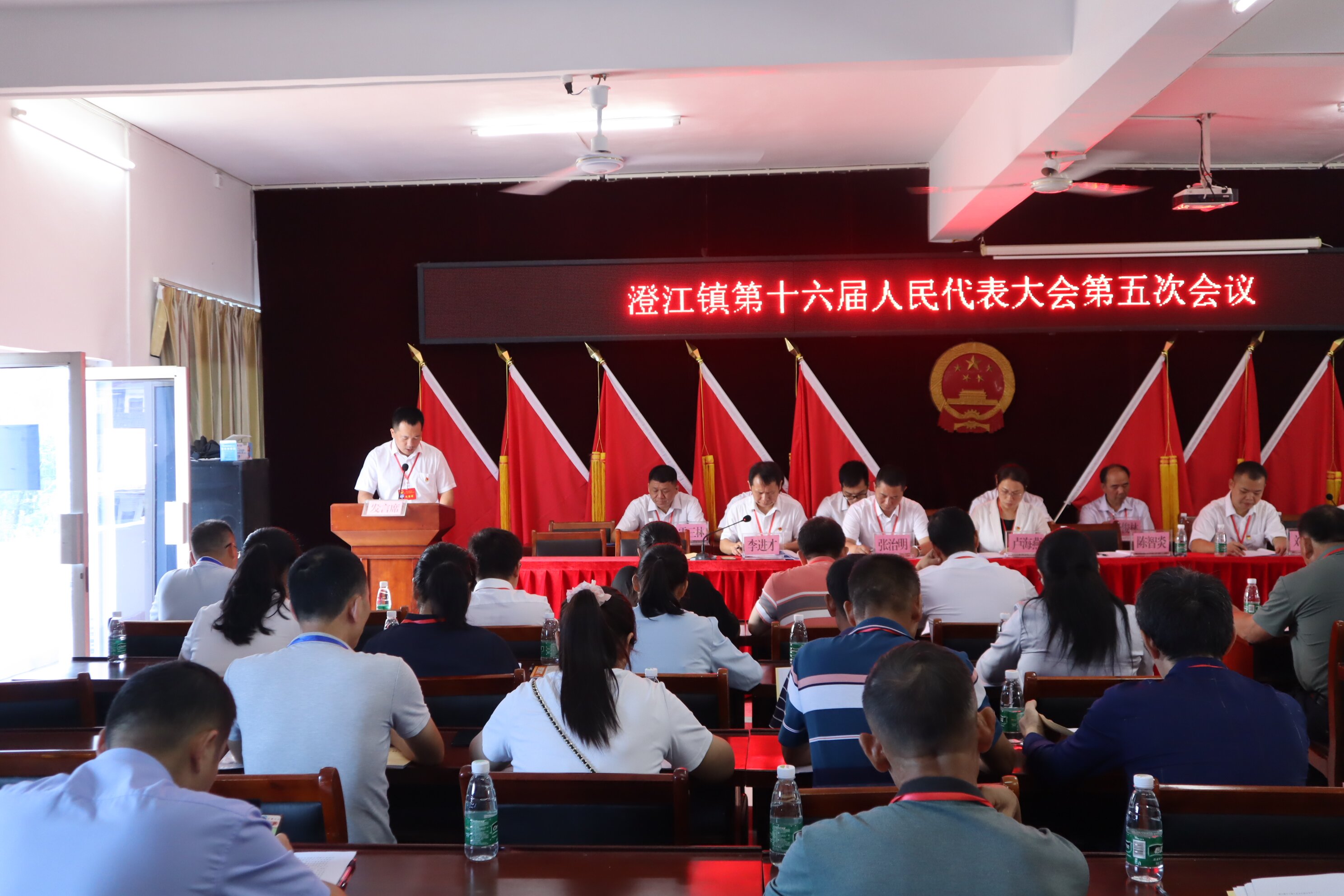 澄江镇第十六届 人民代表大会第五次会议听取专项政府工作报告（拍摄者李智）_proc.jpg