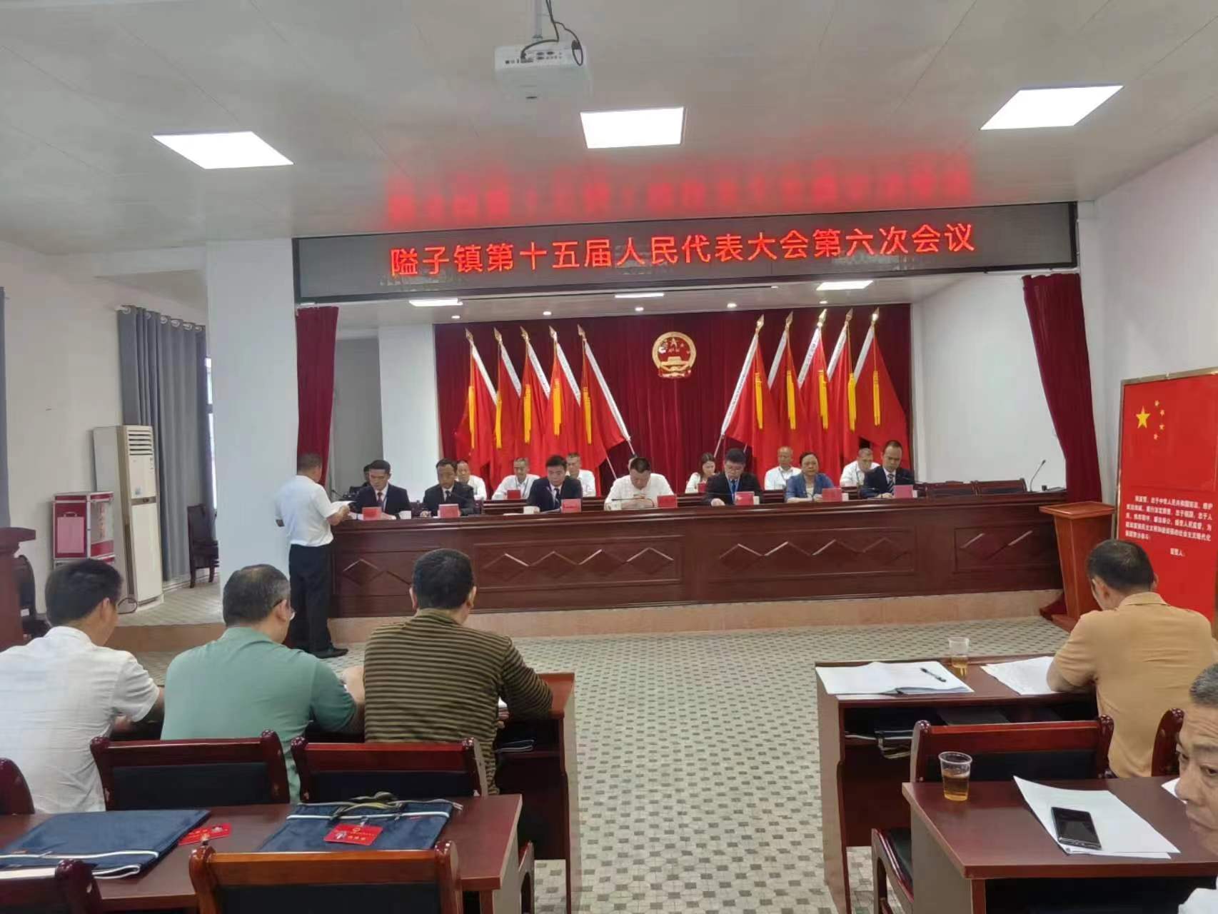 隘子镇第十五届人民代表大会第六次会议胜利召开1.jpg