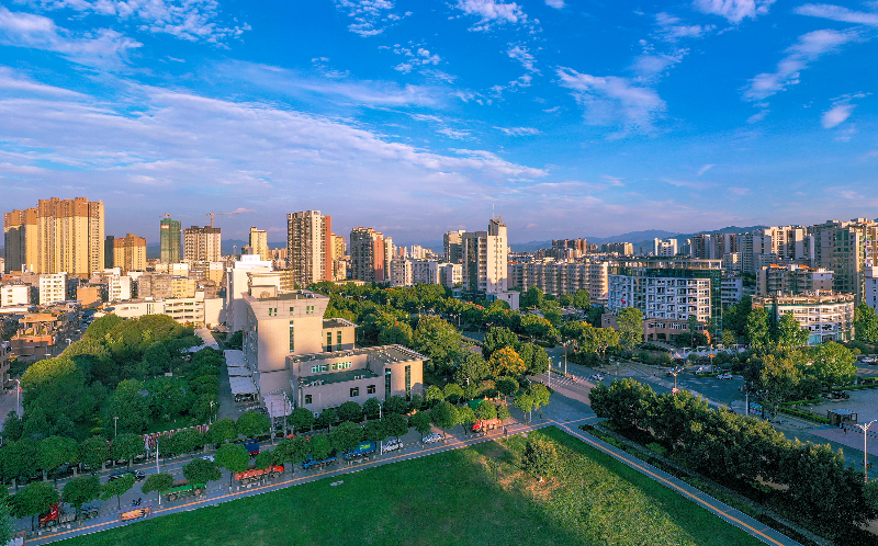 生态始兴,城在林中(邓斌).jpg