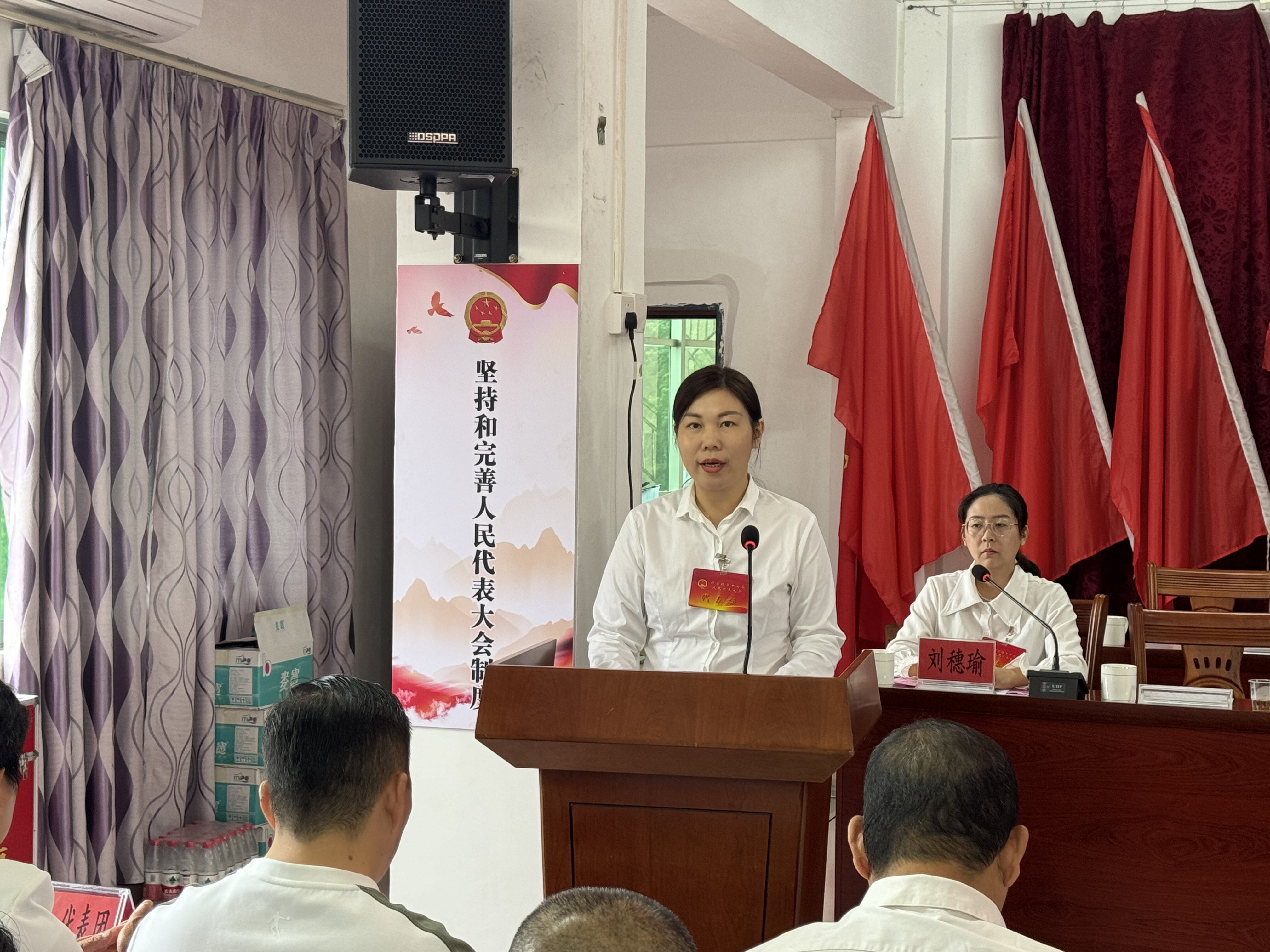 2会议照片_proc.jpg