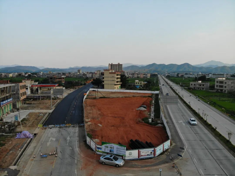 5-1顿岗镇入口通道提升前.JPG