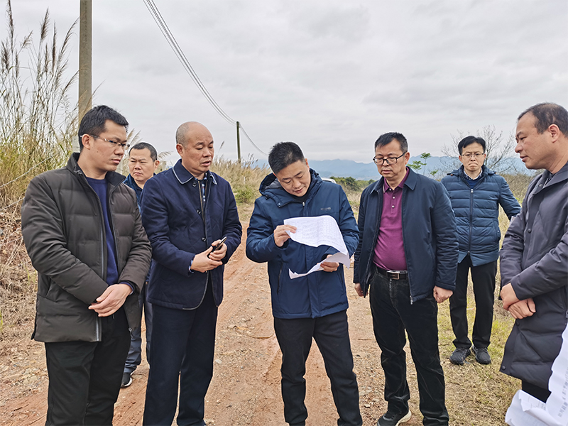 始兴县长宋在军带队对墨江流域入河排口进行调研