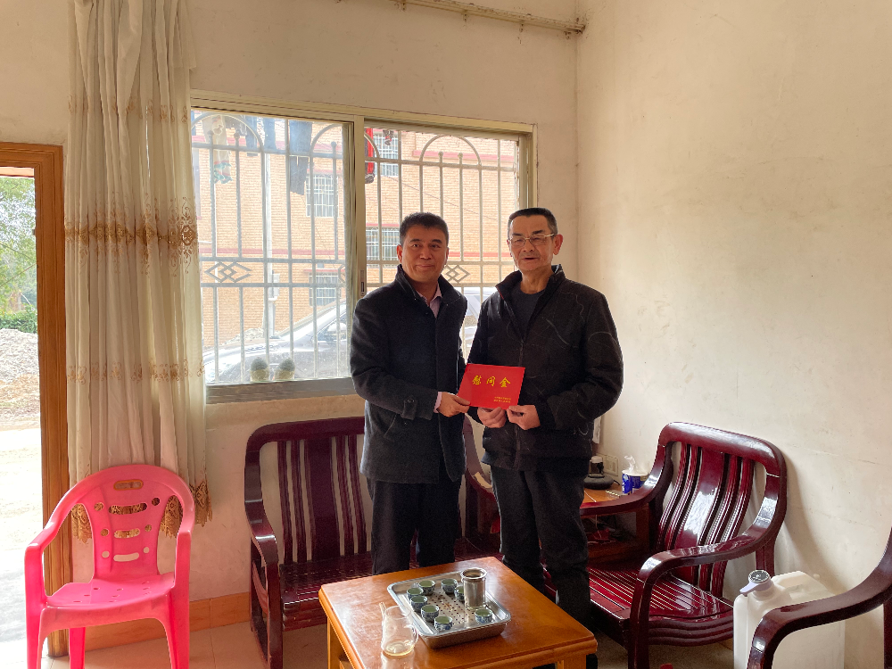 始兴县副县长钟俊锋开展春节走访慰问活动