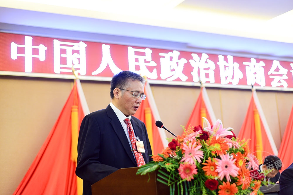 县政协副主席邓海清所作的提案工作报告