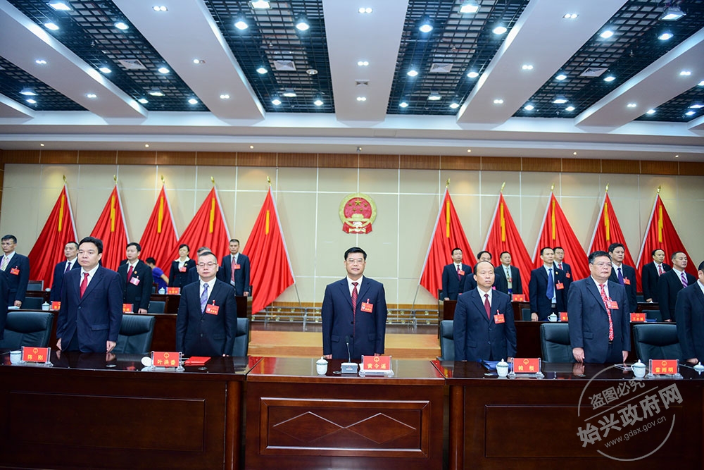 第十五届人民代表大会第一次会议胜利闭幕