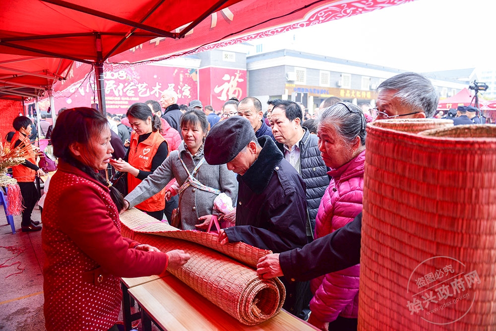 外营草席是明朝建文三年(1302年)，从外地搬来外营定居后，草席编织就已由老祖宗代代相传下来，自有外营村就有了编织草席的工艺，至今已有六百多年的历史了。民国时期，外营村民家家户户、男女老少都会编织草榭（草席），并以此为主要的经济来源。八一村民所编织的草榭，硬朗结实，具有冬暖夏凉、平滑、防潮、爽汗、防风湿和耐用等特点。这些生产技艺是八一村民长期积累的智慧结晶，且难用现代机械及技术来代替，其纯手工技艺，是一项极其宝贵的历史遗产。2008年8月，八一村的“民间手工草榭编织技艺”成功申报市级非物质文化遗产资源项目。